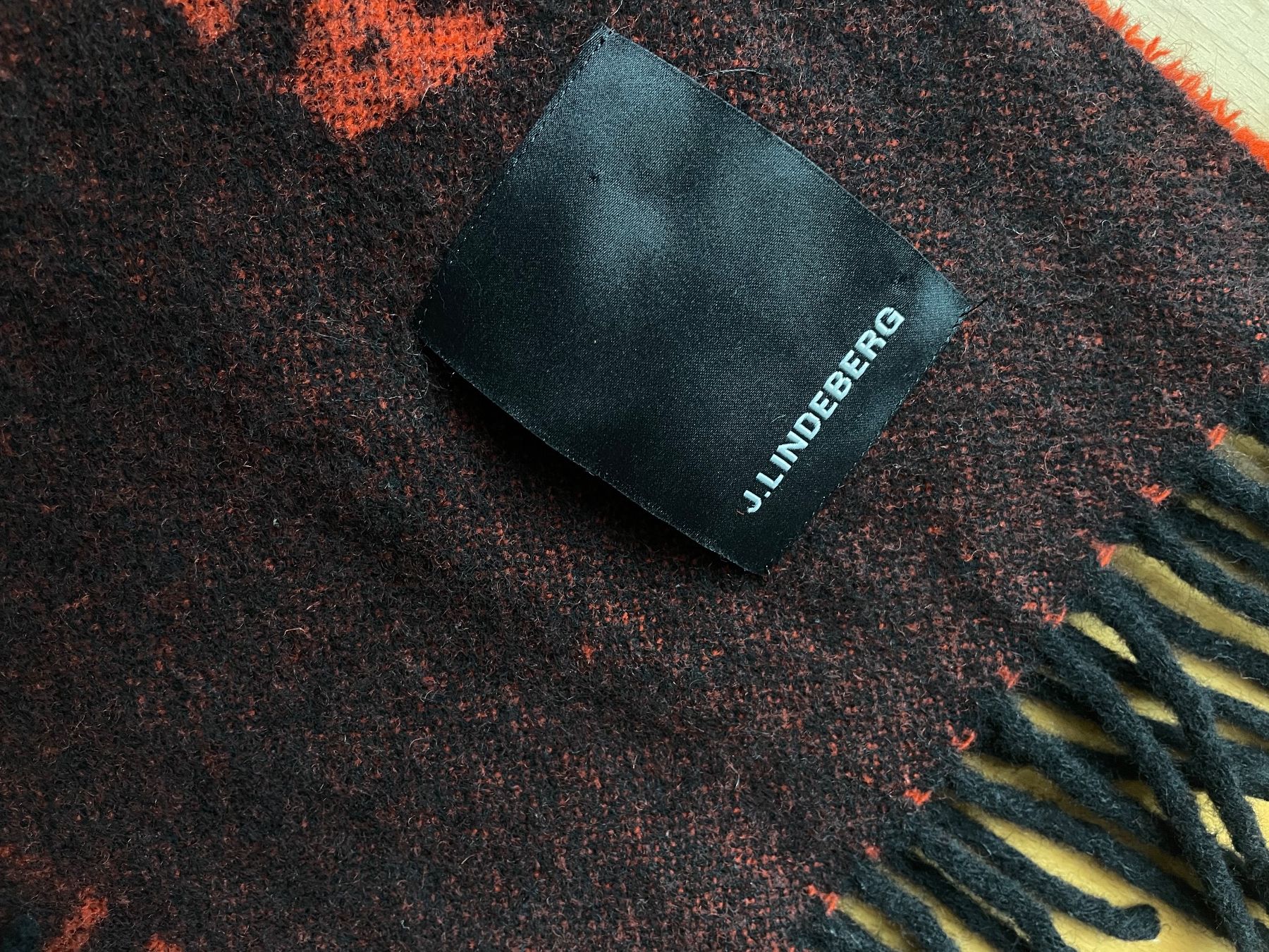 Foulard & Sciarpe: J Lindeberg 100% wool scarf – Usato da Zürich venduto da hol_bc6v 3