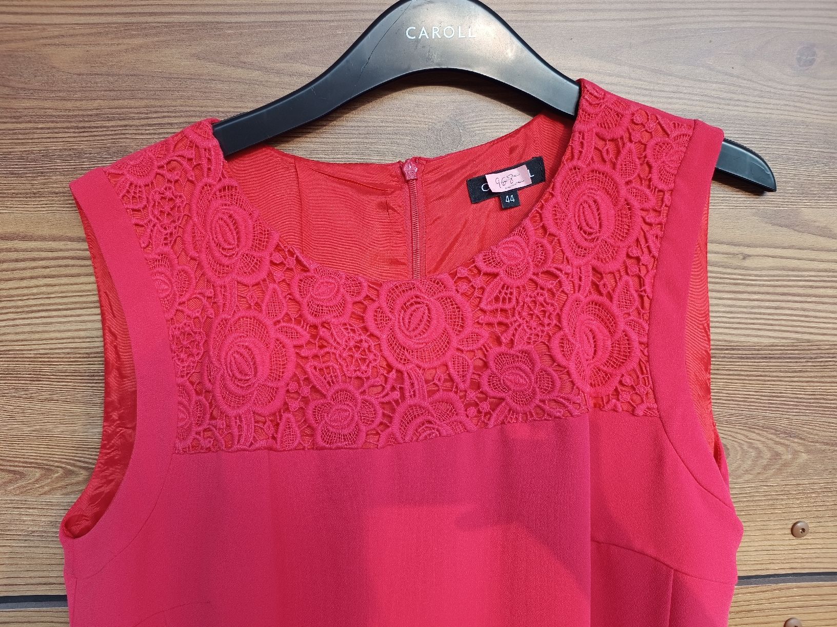 Caroll Vestiti: Robe Caroll taille 44 rouge comme neuve – Nuovo (secondo la descrizione) da Genève venduto da Brachiopode 1