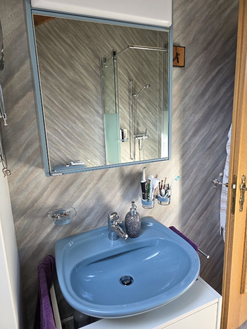 Spülbecken & Waschbecken: Lavabo mit Mischergarnitur – Gebraucht aus Unteriberg von Robjes