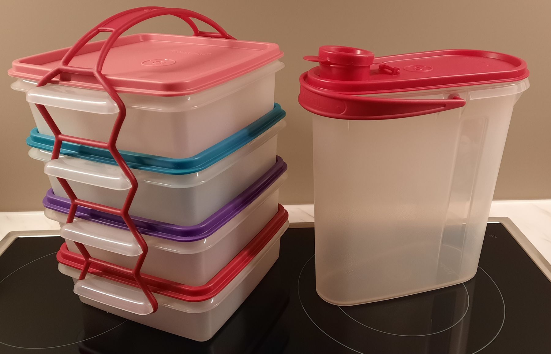 Tupperware Contenitori & Simili: Stapelbox und Getränkekrug – Usato da Bonaduz venduto da Kr12pn