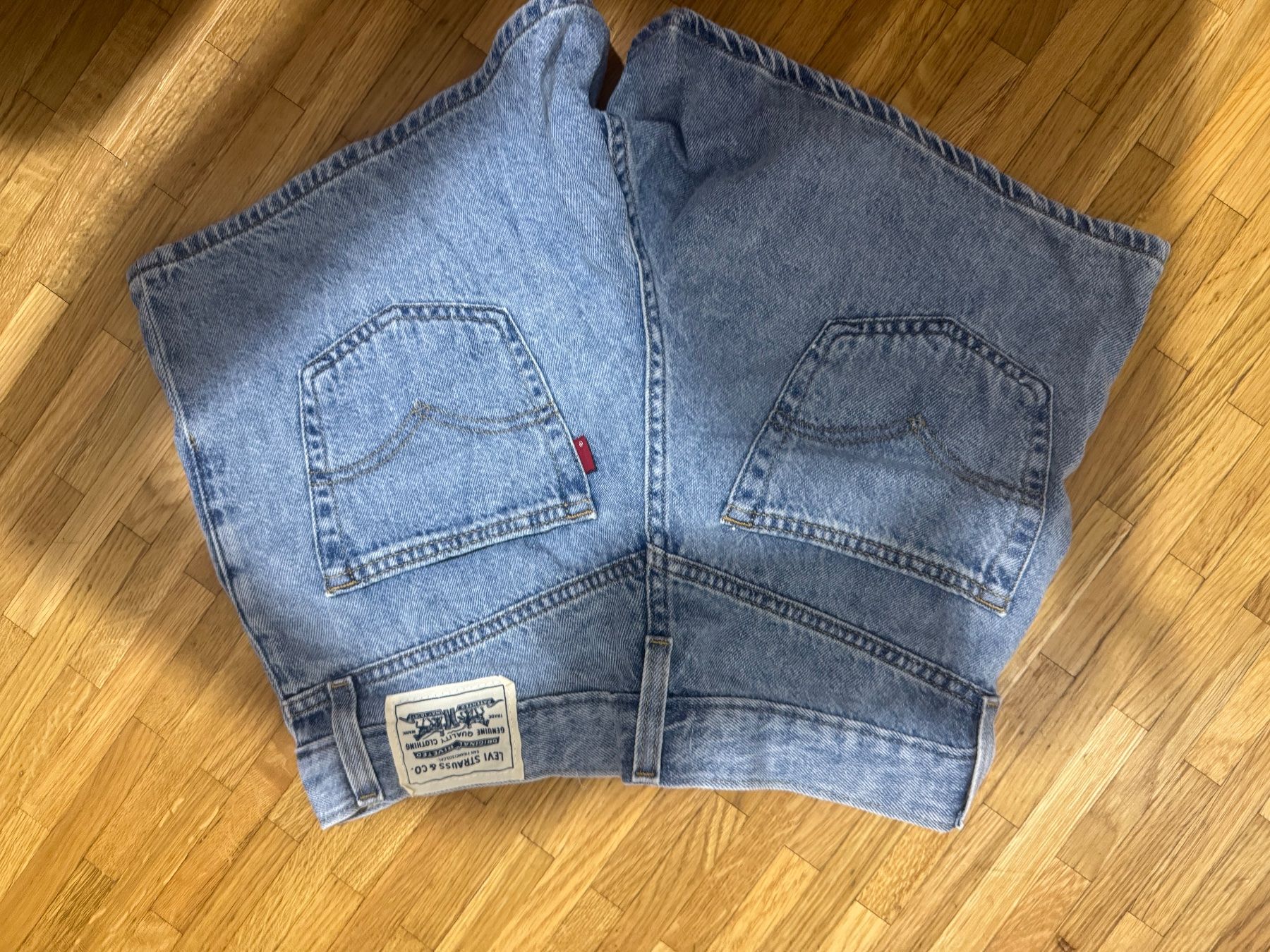 Jeans: Levi’s shorts – Usato da Paradiso venduto da ema_2nsv 1