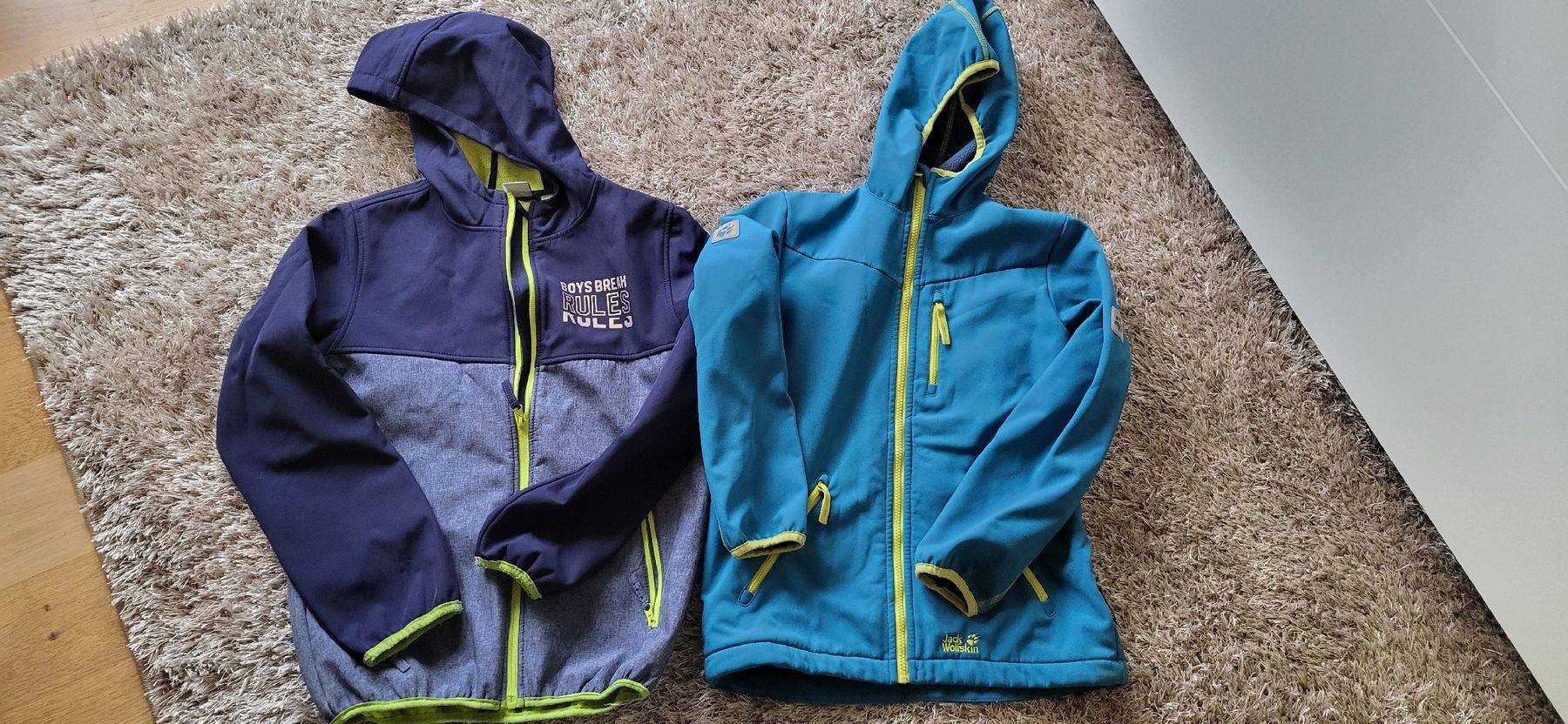 Jacken & Mäntel: Softshell-Jacken 2 Stück – Gebraucht aus Schönenwerd von Zuckerbeck