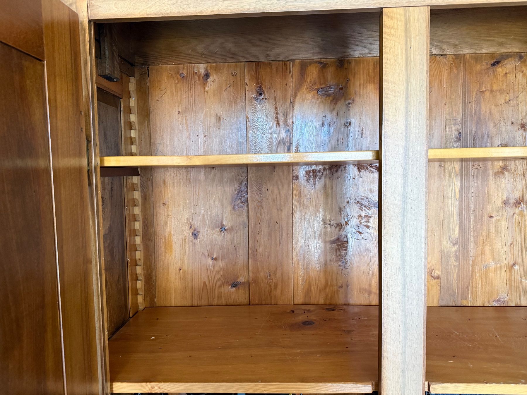 Armadi: Hallenschrank / Schrank Antik – Usato da Schlieren venduto da Imoda 2