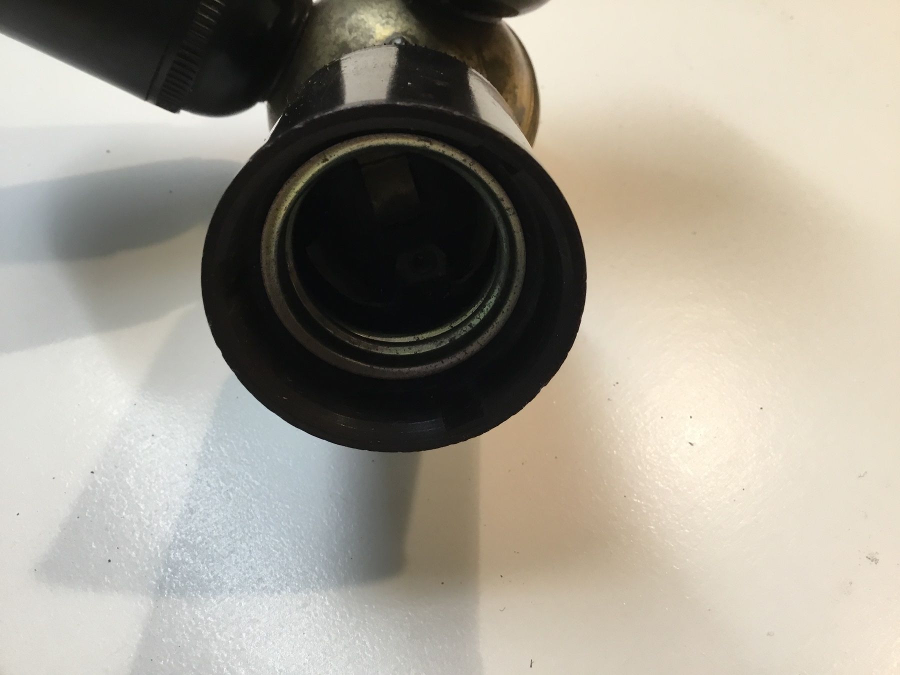 Lampade: Antike Lampe aus Bakelit und Messing – Usato da Kreuzlingen venduto da Schuggerman 5