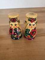 Salz & Pfeffer Streuer aus Holz / Babuschka
