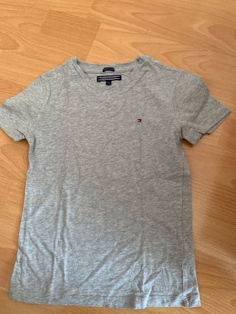 Joli t-shirt gris Tommy Hilfiger taille 122