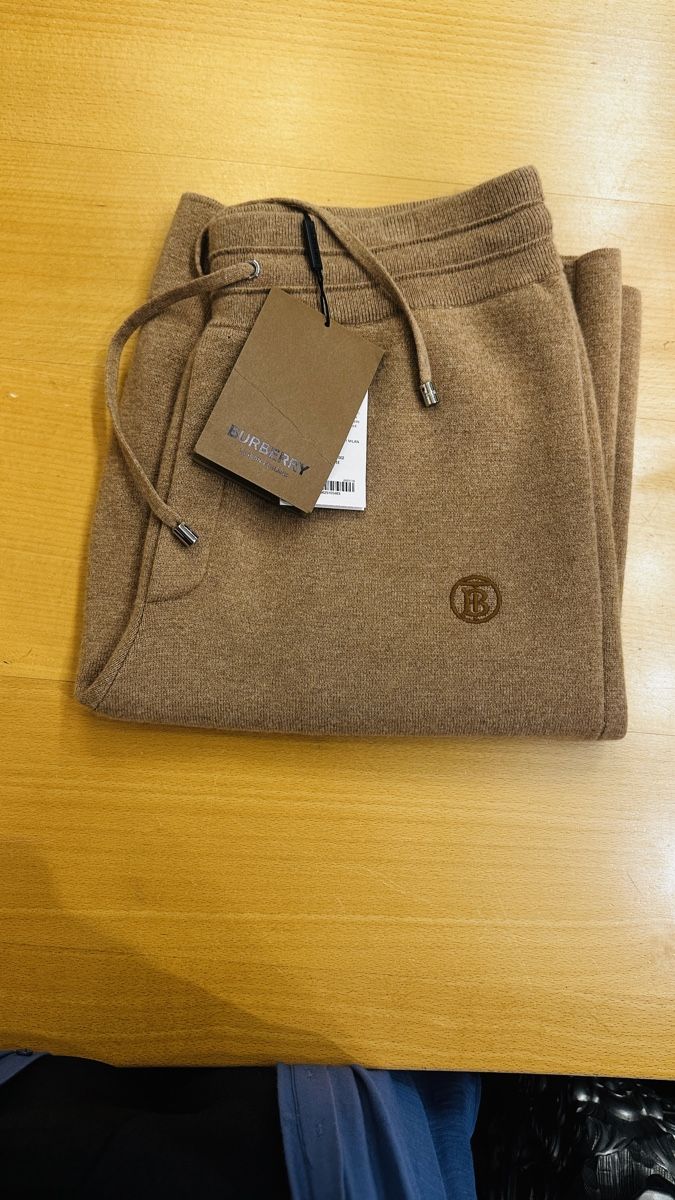 Burberry Pantaloni: Burberry Kasimir kurze Hosen NP 640.- – Nuovo e nell'imballaggio originale da Lachen SZ venduto da HelvetiaLuxury