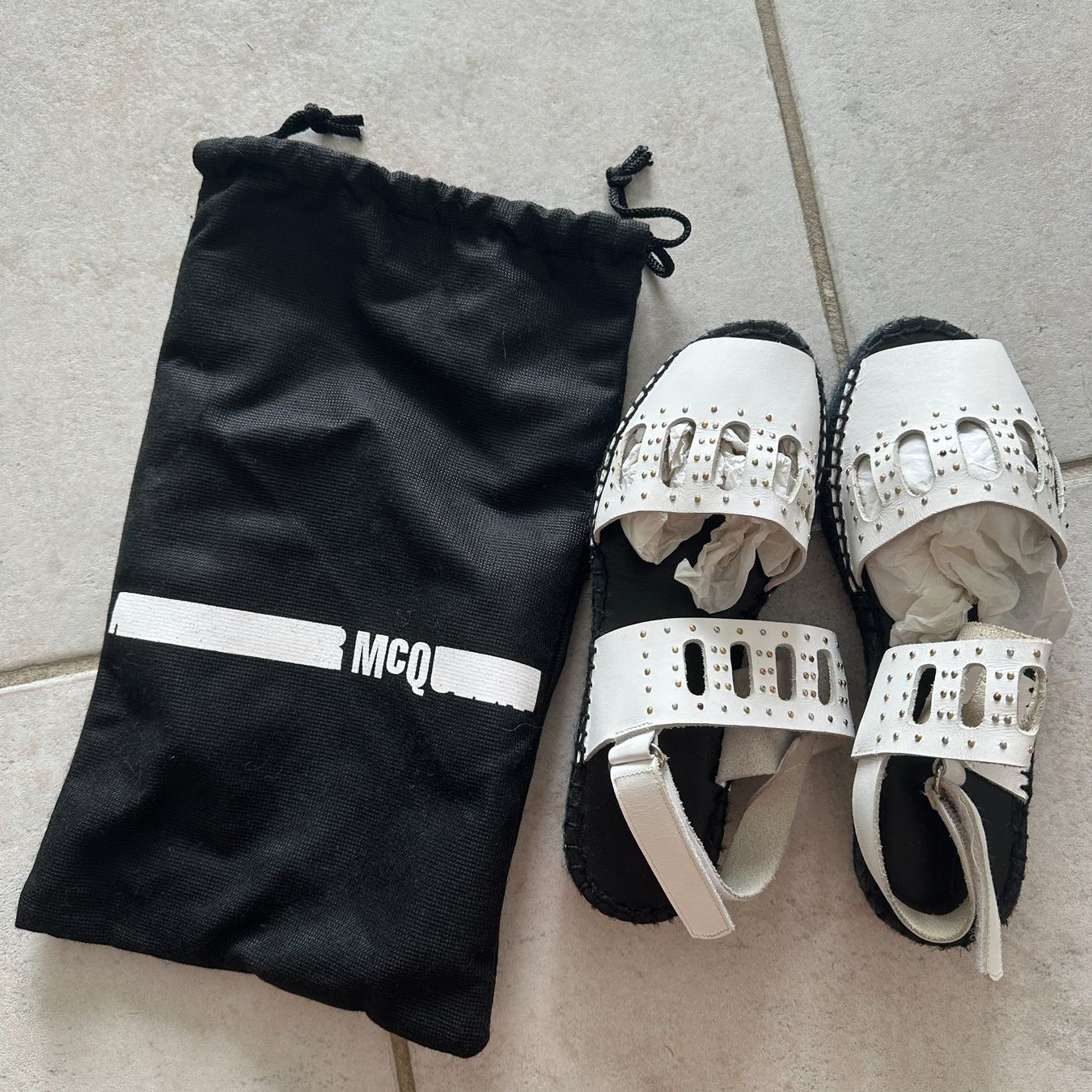 Alexander Mcqueen Damenschuhe: MCQ Sandalen, Gr. 38, Weiss mit Staubbeutel. – Gebraucht aus Zofingen von JumpInVintage