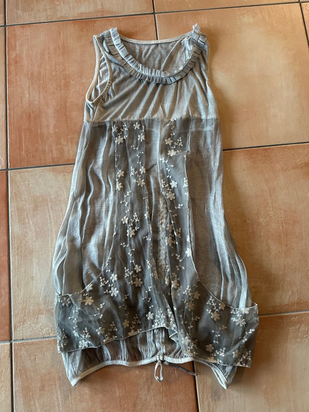 Vestiti: Robe dentelle – Usato da La Chaux-de-Fonds venduto da brutus586