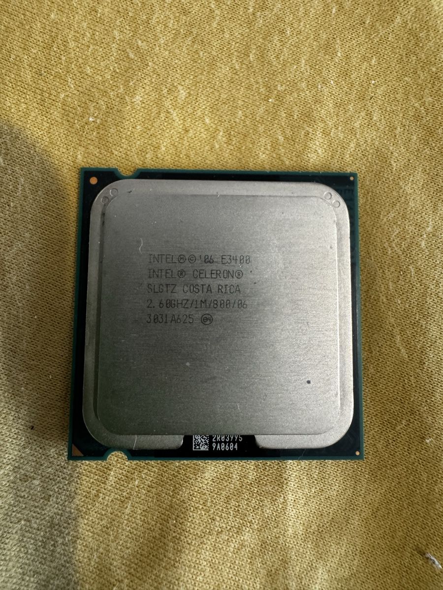 Intel Elektronikbauteile: Intel Celeron E3400 – Defekt aus Vevey von Eiden77