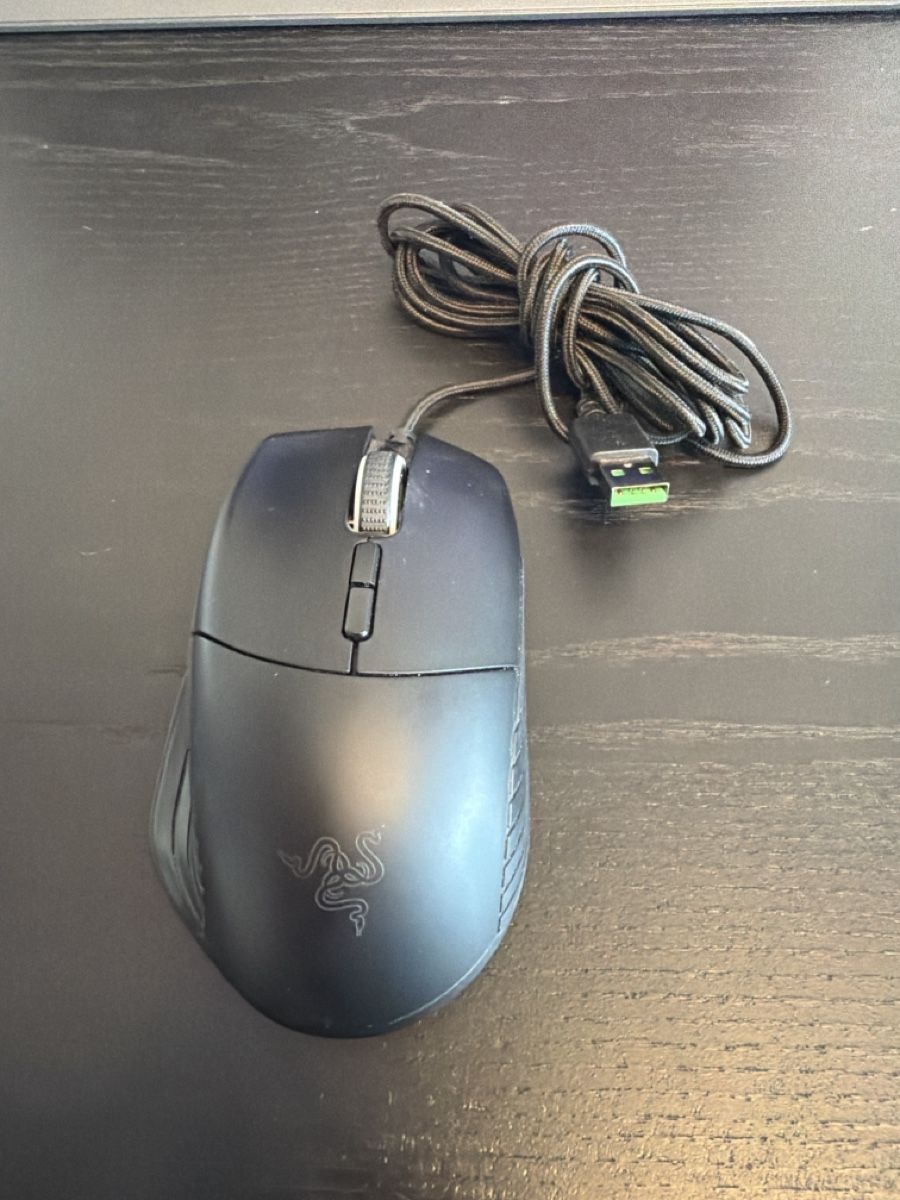 Razer Souris: Razer Basilisk Gaming Mouse USB Kabel Schwarz – D'occasion à Hünenberg par RomanLi