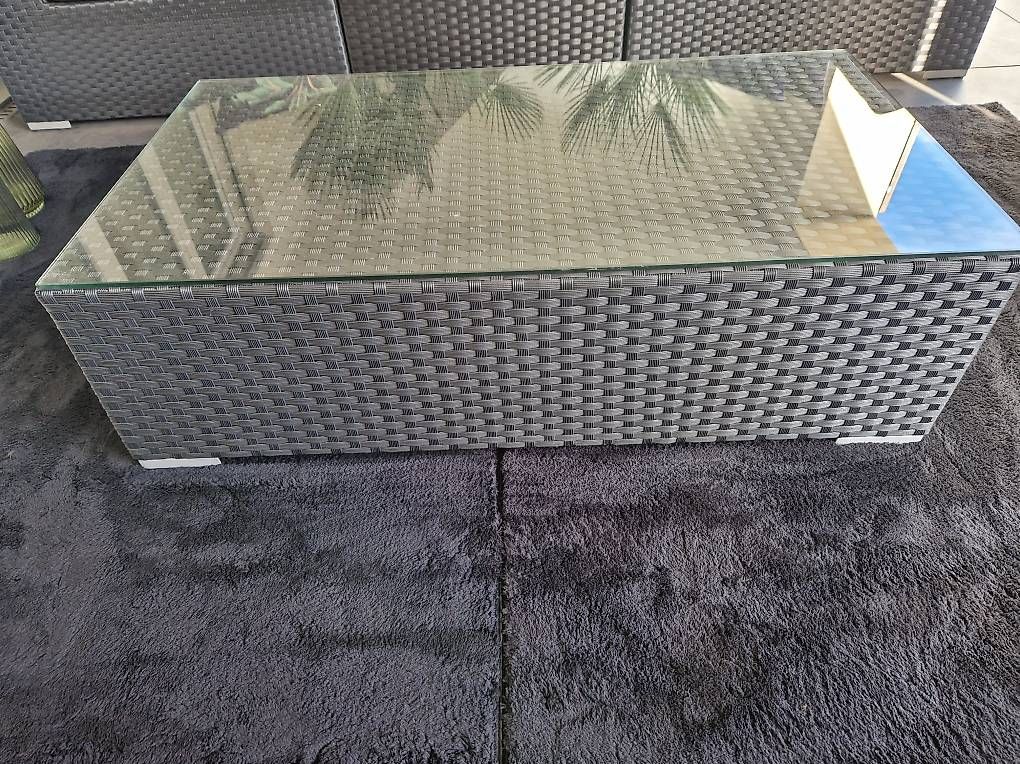 Sofas: Grosse Rattan-Lounge mit ecrufarbigen Polster – Gebraucht aus Felben-Wellhausen von calalu 3