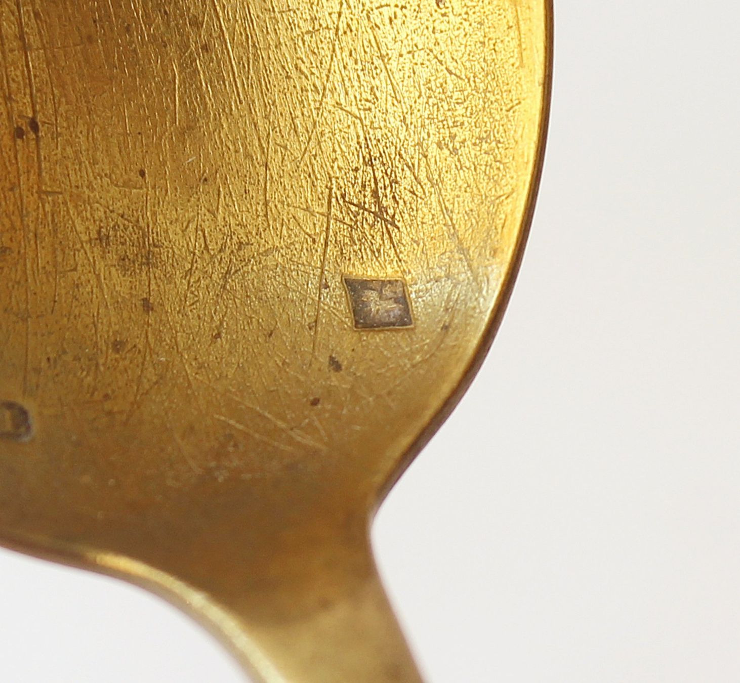 Löffel: 3 antike goldfarbene Kaffee- oder Tee-Löffel punziert – Gebraucht aus Zürich von Auctionata 7