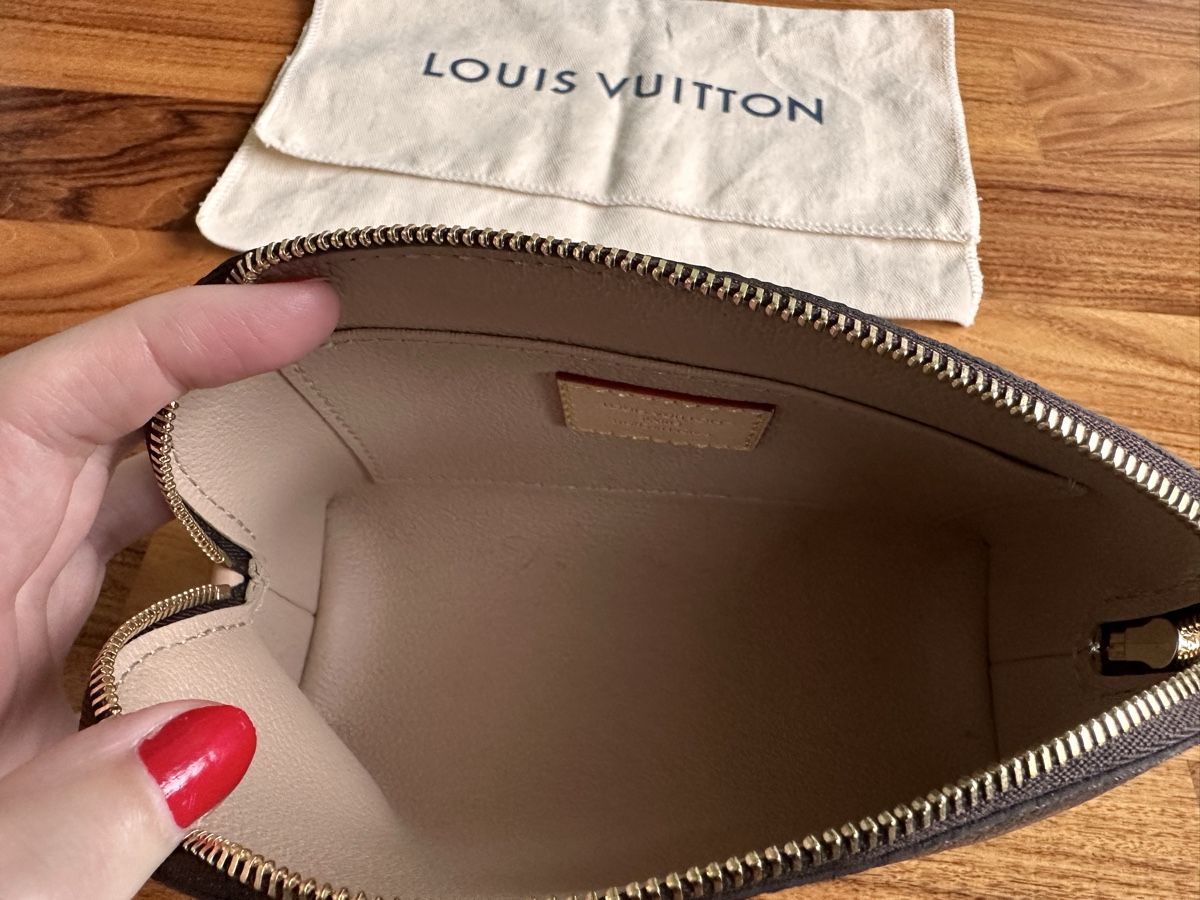 Louis Vuitton Custodie per cosmetici: Original Louis Vuitton Cosmetic Pouch PM – Nuovo (secondo la descrizione) da Küsnacht ZH venduto da bev_k7wy 1