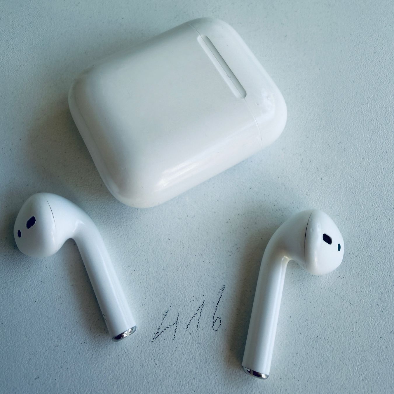 Apple Casques audio: Original Apple AirPods 2 Gen. Wireless Kopfhörer & Case – D'occasion à Basel par MY.AIRPODS.SHOP 2
