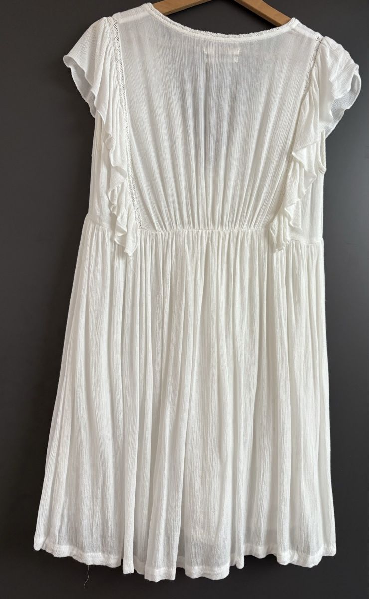 Pull&Bear Kleider: Weisses Sommerkleid mit Rüschen – Gebraucht aus Embrach von ale_v5qn 1