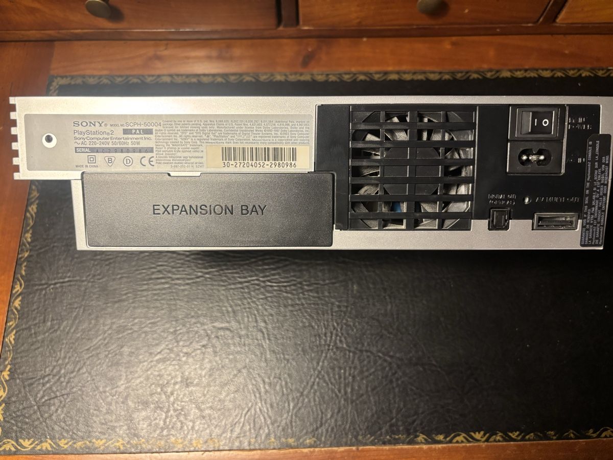Sony Console: PlayStation 2 Silver  – Usato da Mézières VD venduto da P-M-C 4