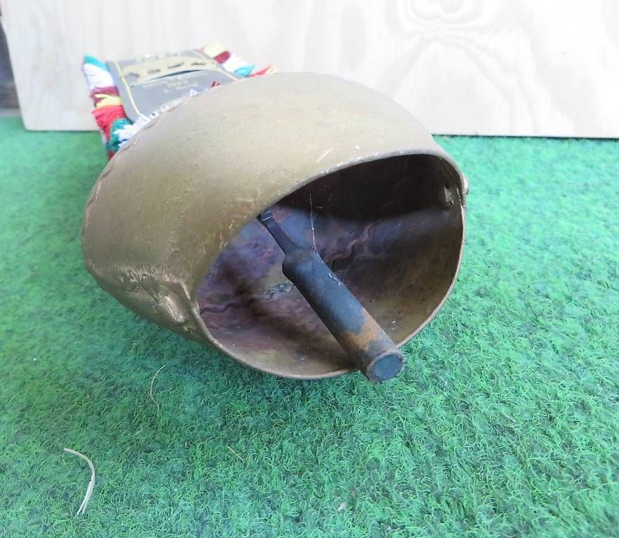 Campanacci mucche: Säntis Schelle 1988,Fransenriemen – Usato da Langrickenbach venduto da zwiebel03 4