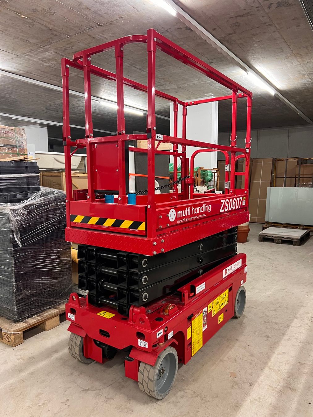 Ponts élévateurs & Crics: Scherenarbeitsbühne Multi Handling ZS0607 Preis VHD – Neuf (Voir description) à Rubigen par off_tl2w