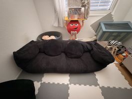 Grosses schwarzes Sitzsack Sofa