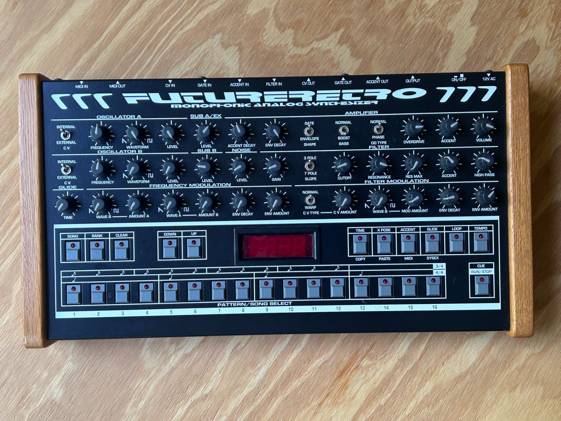 Strumenti musicali: Future Retro 777 Original 2000 Version 1A Zustand Erstbesitz – Usato da Bäretswil venduto da franfeli 1