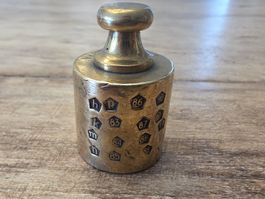Antikes 200g Messinggewicht mit Jahreszahlen 1883