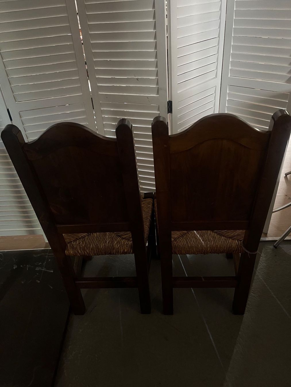 Chaises: 2 Holzstühle - 1 Preis – D'occasion à zofingen par Cyeah 1