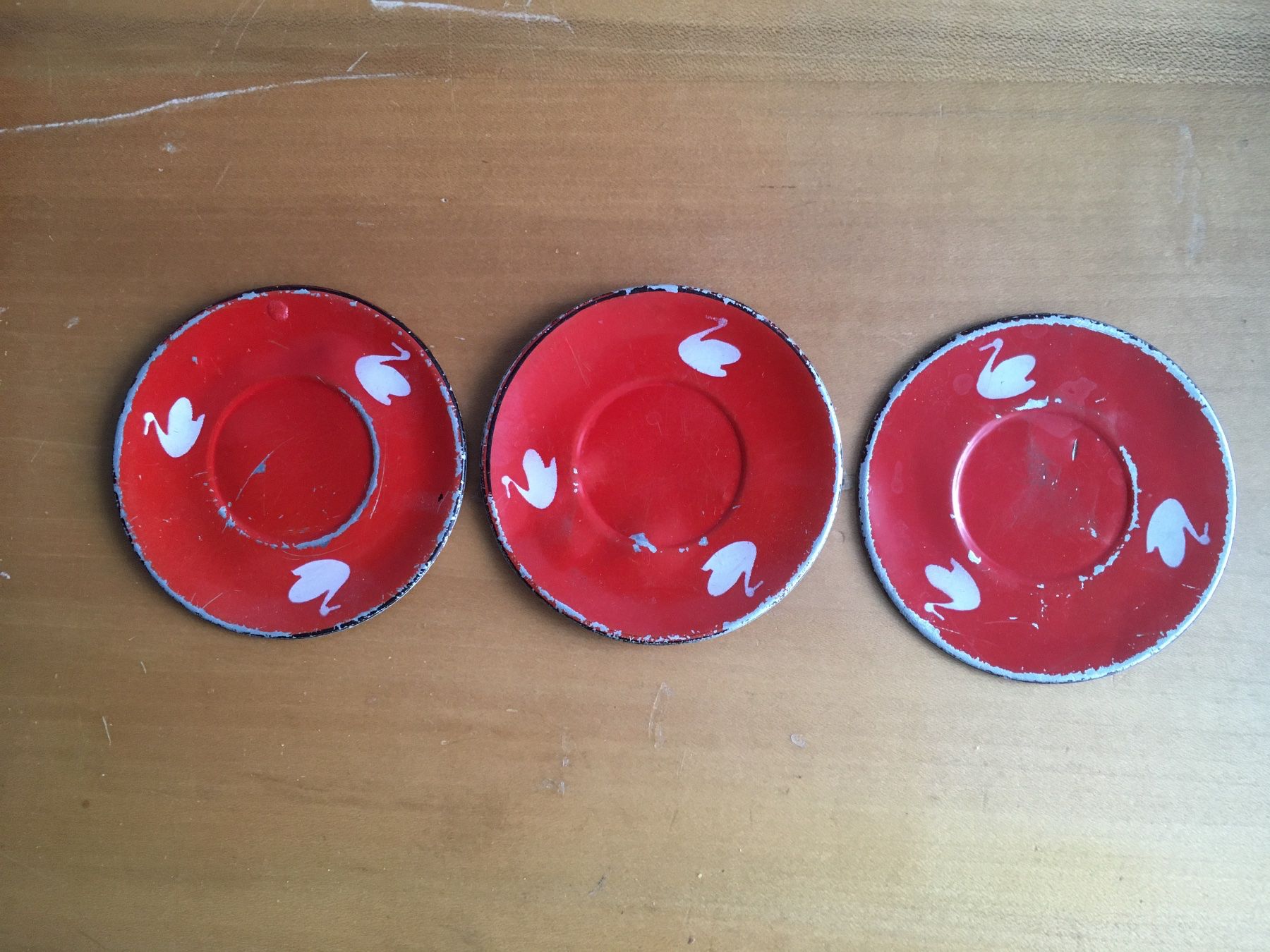Spielzeuge: 3 kleine Puppen Teller – Gebraucht aus Lyss von Punktum01