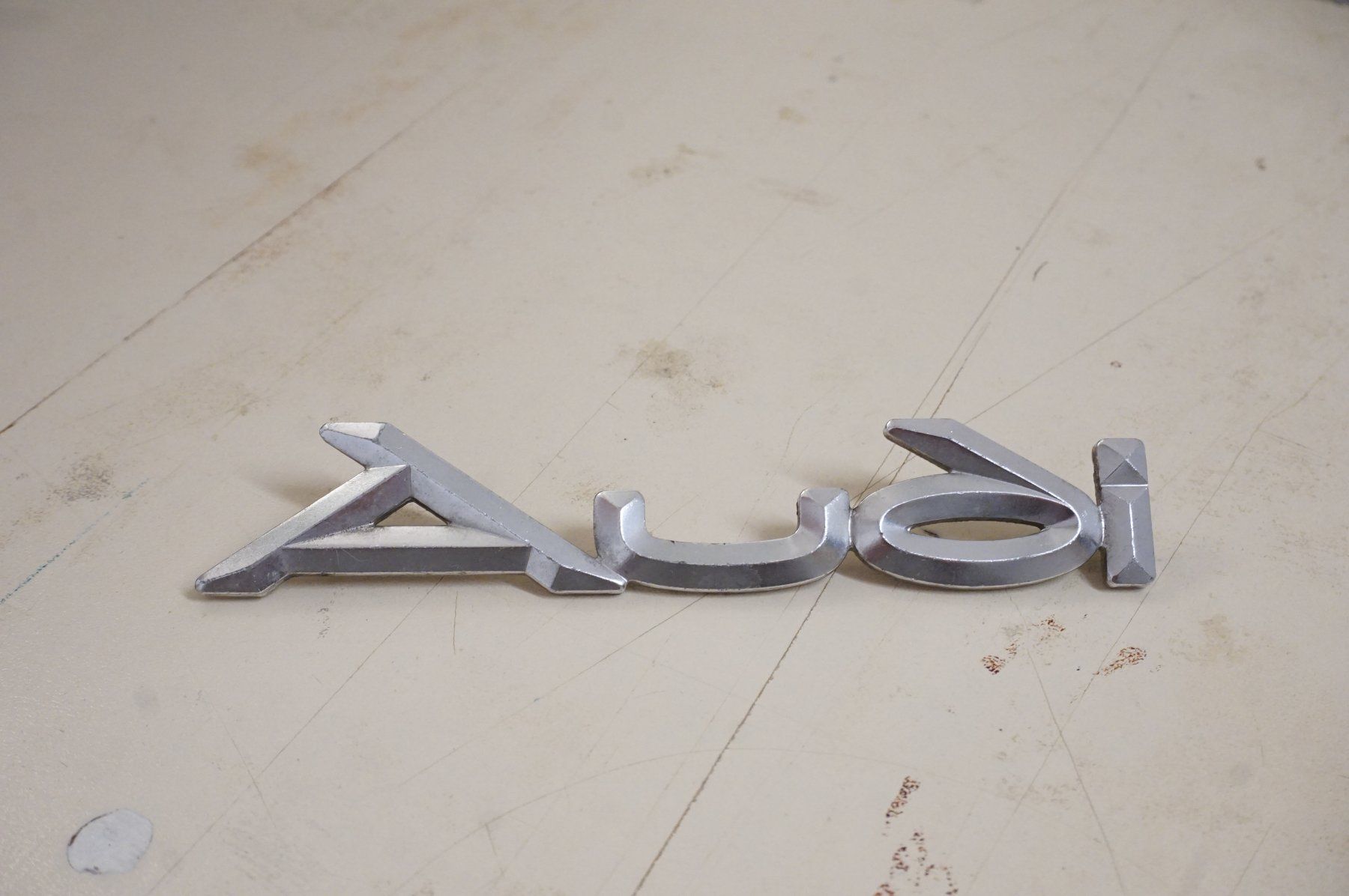 Audi Placchette & Badge: Badge AUDI 80 – Usato da Ependes VD venduto da Cartonabanane