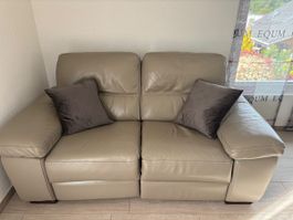Ledersofa (elektronisch ausfahrbar)