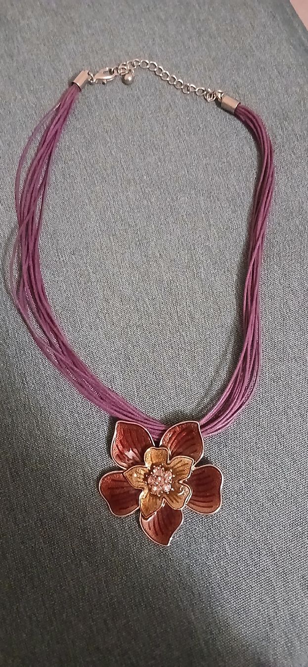 Catenine: Kette mit Blumen-Anhänger – Usato da Bettingen venduto da z_nina11 2