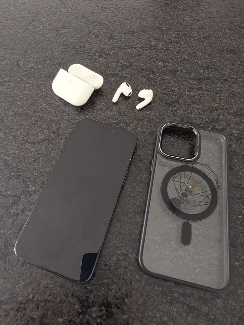 Apple Portables: iPhone 15 Pro Max 256 Go graphite avec écouteur et coque. – D'occasion à Le Landeron par ANDREAA02 6