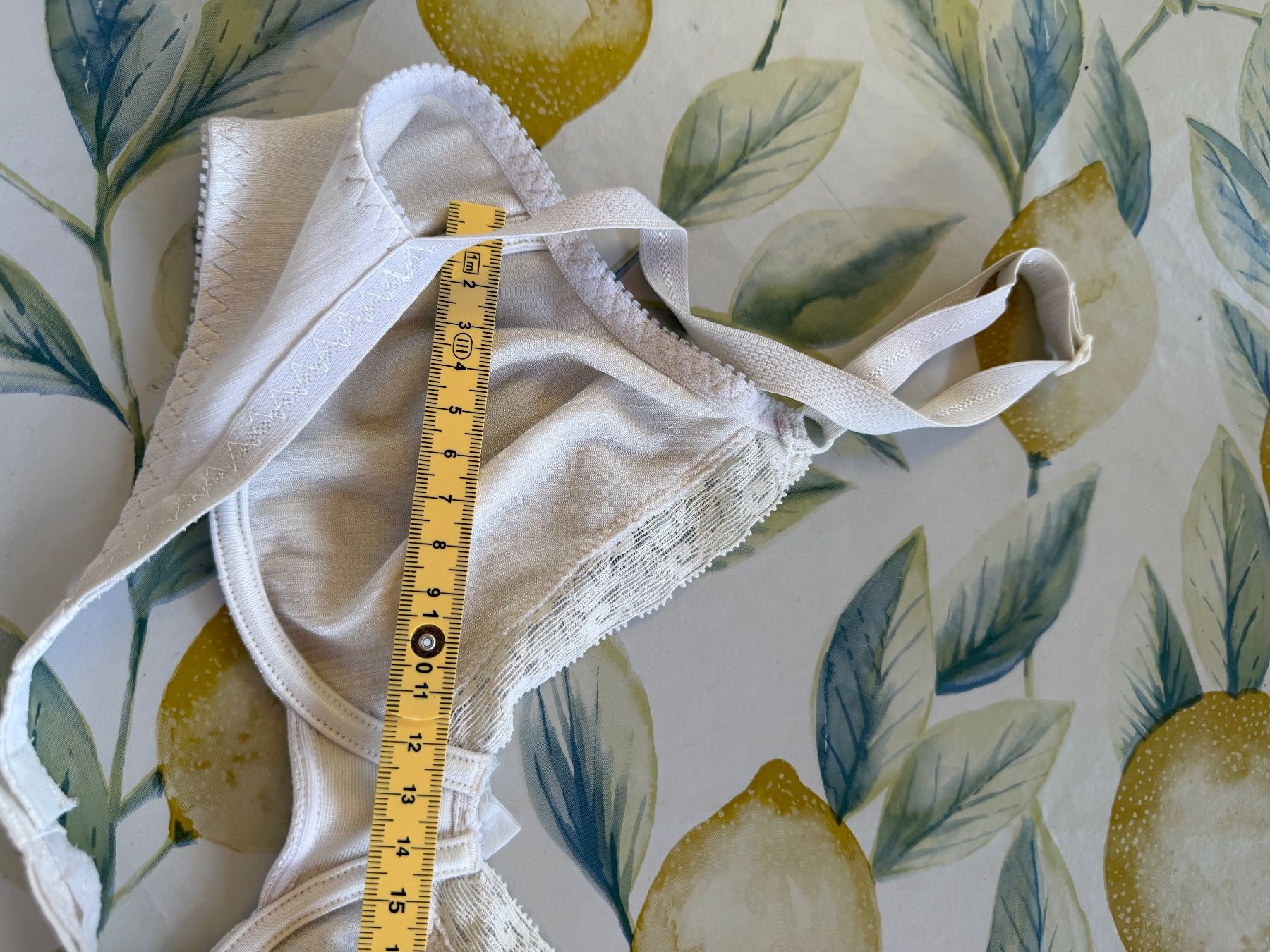 Altra biancheria intima: Wunderschöner, BH, mit Spitzen, Trägerlänge varia, Gr. 75B – Usato da Egg b. Zürich venduto da Mogli93 3
