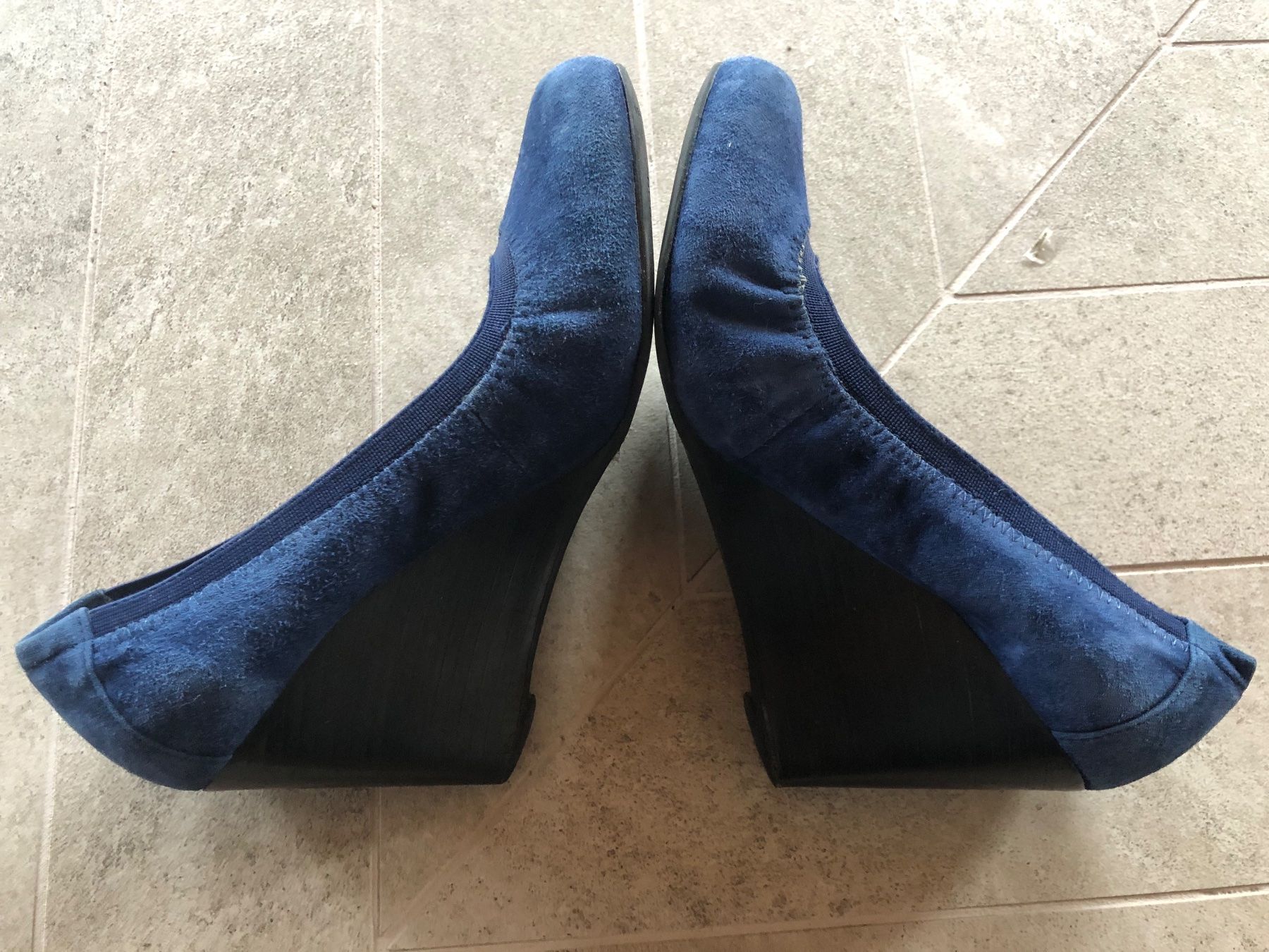 Damenschuhe: High Heels, Blaue echte Leder Pumps, 8 cm Keilabsatz – Gebraucht aus Les Giettes von les_6ddx 1