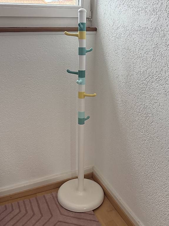 Porte manteau: IKEA Kindergarderobe  gratis abzugeben – D'occasion à Malters par jap_8b55