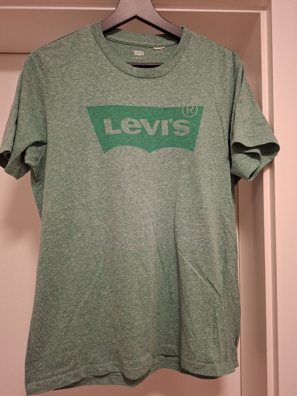 Levi's T-shirts: Levis T-Shirt Grösse M – D'occasion à Lütisburg par amerika123