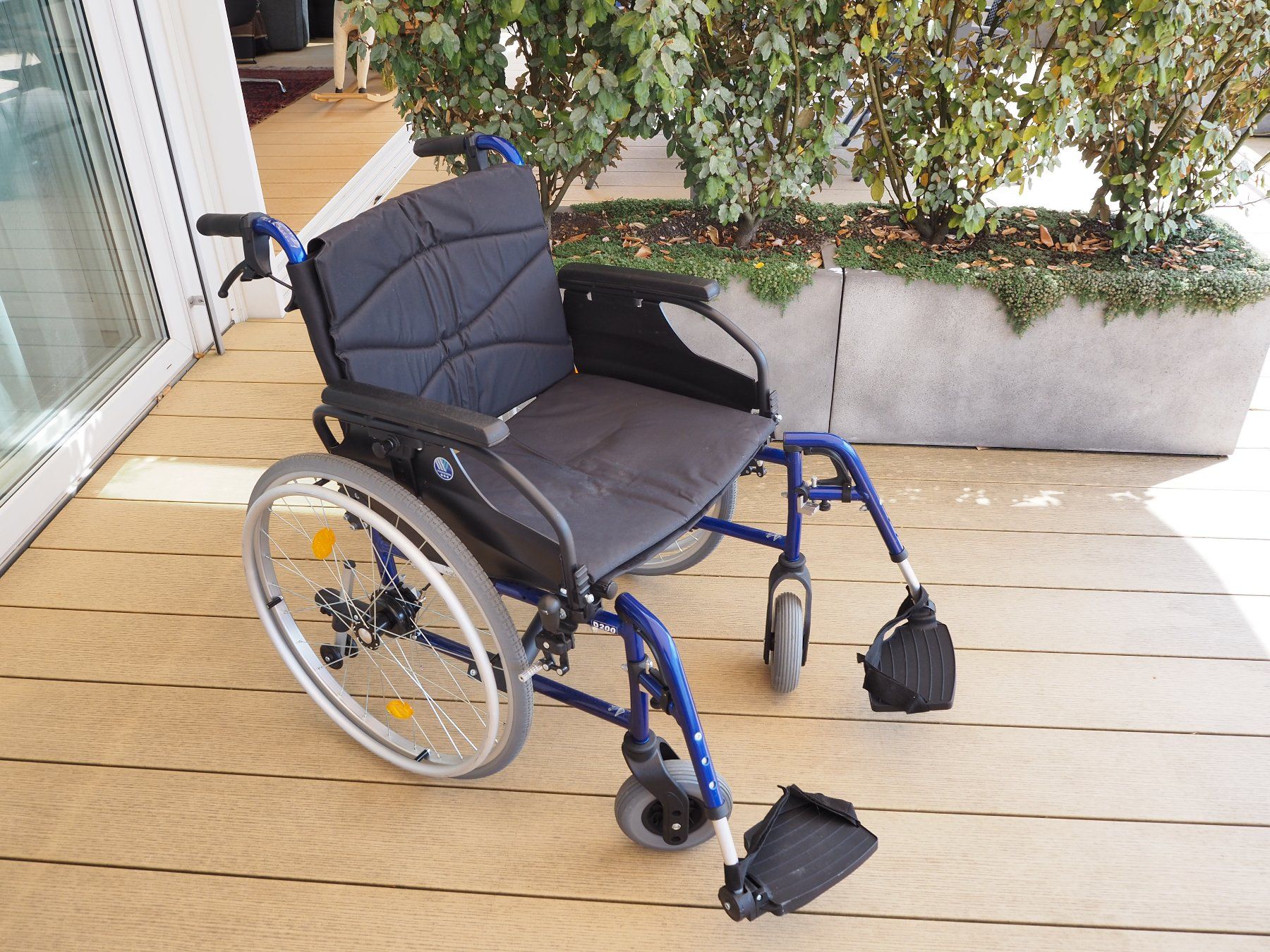Chaises roulantes: Rollstuhl Vermeiren D 200 – D'occasion à Niederrohrdorf par Jaegermeister1