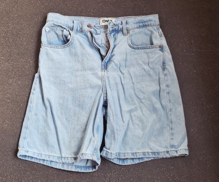Kurze Jeanshose Grösse XS Only