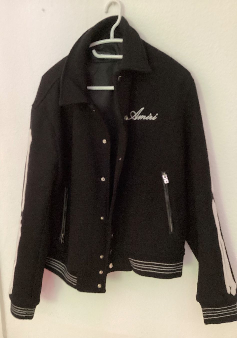 Amiri Jacken: Amiri Herrenjacke schwarz, Größe M, mit Knochenmuster, gebra – Gebraucht aus Zürich von valentain