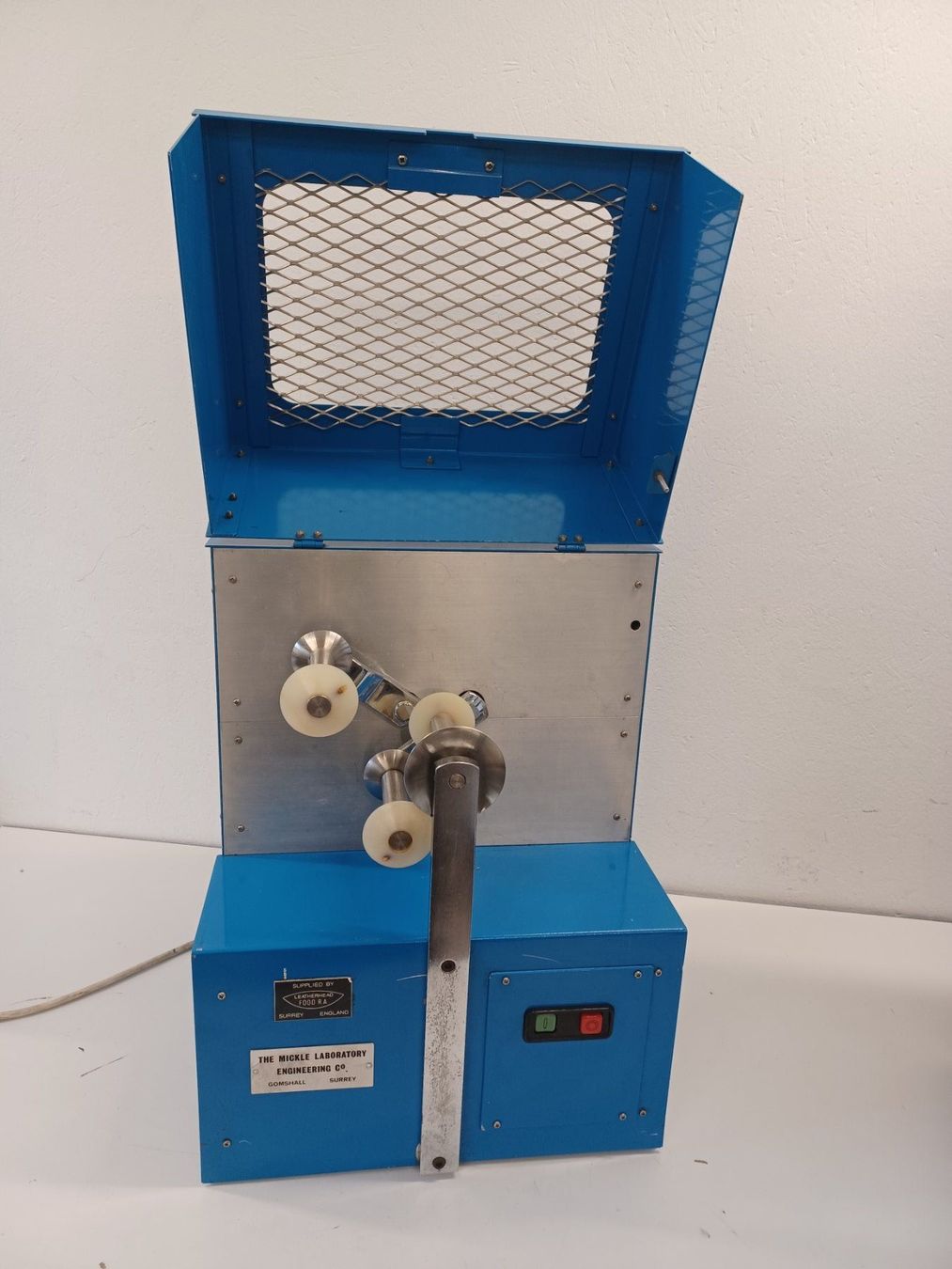 Tutte le macchine: Laborkneter von The Mickle Laboratory Engineering Co. – Usato da Niederdorf venduto da LeptonAG_Labor 1