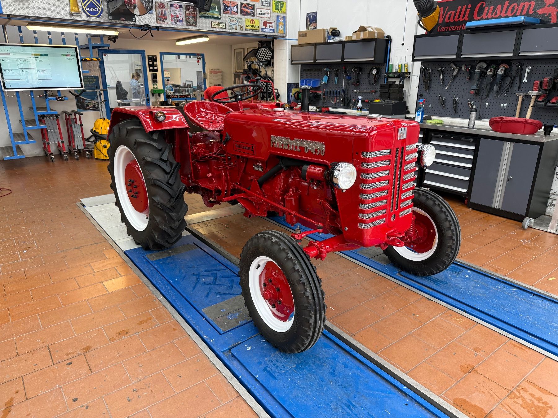 IHC Tracteurs: Trattore Farmall - McCormick D430 – D'occasion à Riva San Vitale par tft96 1