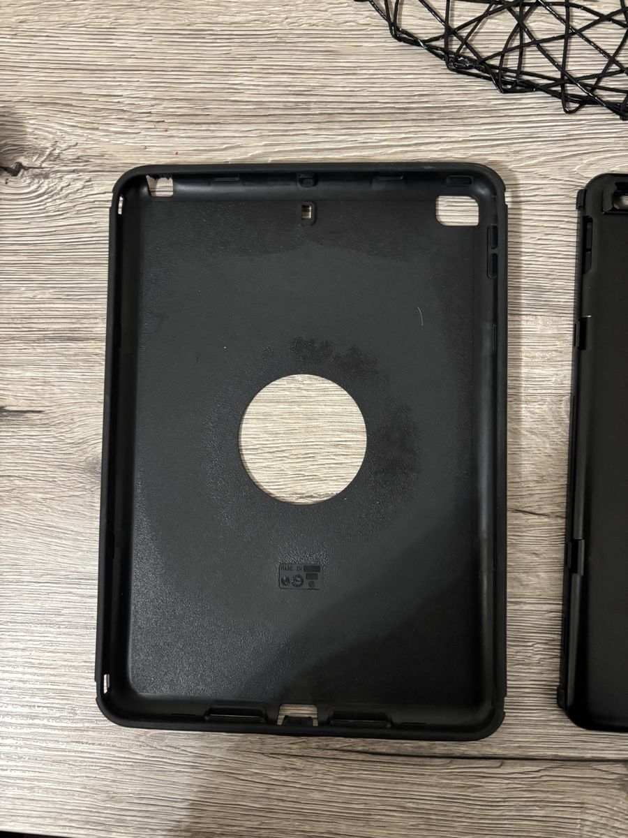 OtterBox Covers & Borse: Coque OtterBox Defender pour iPad 7/8/9ème Génération. – Nuovo (secondo la descrizione) da La Chaux-de-Fonds venduto da DANIELA19961996 3
