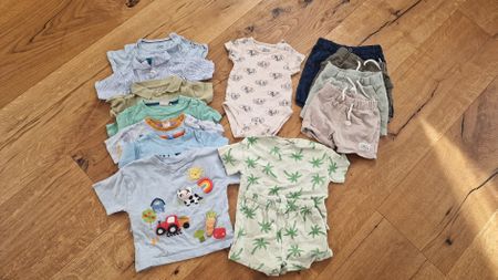 Grosses Kleiderpaket Grösse 62/68 mit Hosen/ Badekleider...