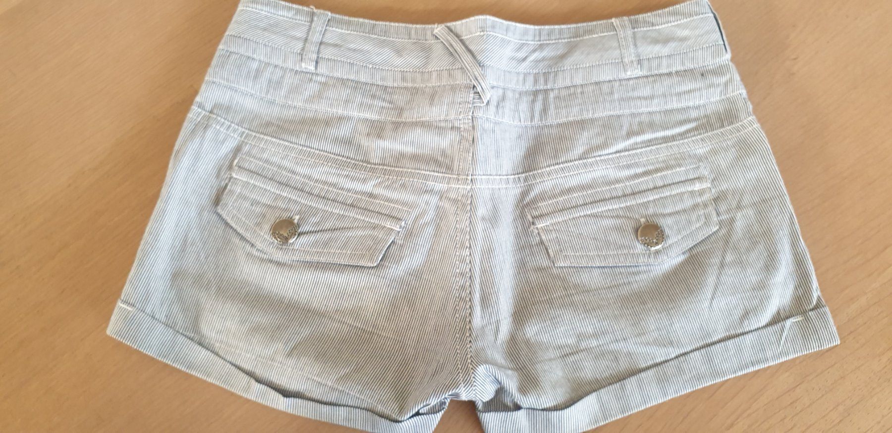 Pantaloni: Damen Shorts – Usato da Amlikon-Bissegg venduto da Schnuefeli4 2