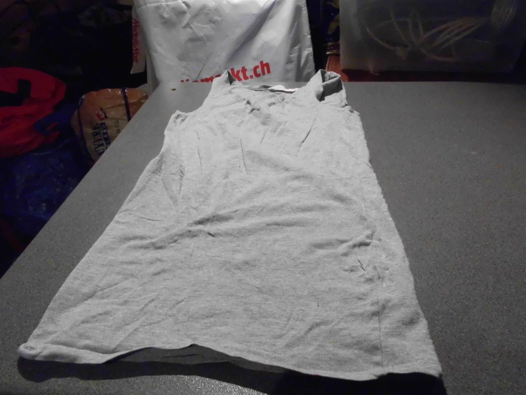 H&M Camicette, T-shirt & Top: Top Grösse 146/152, H&M, grau – Usato da Zürich venduto da Motzkuh