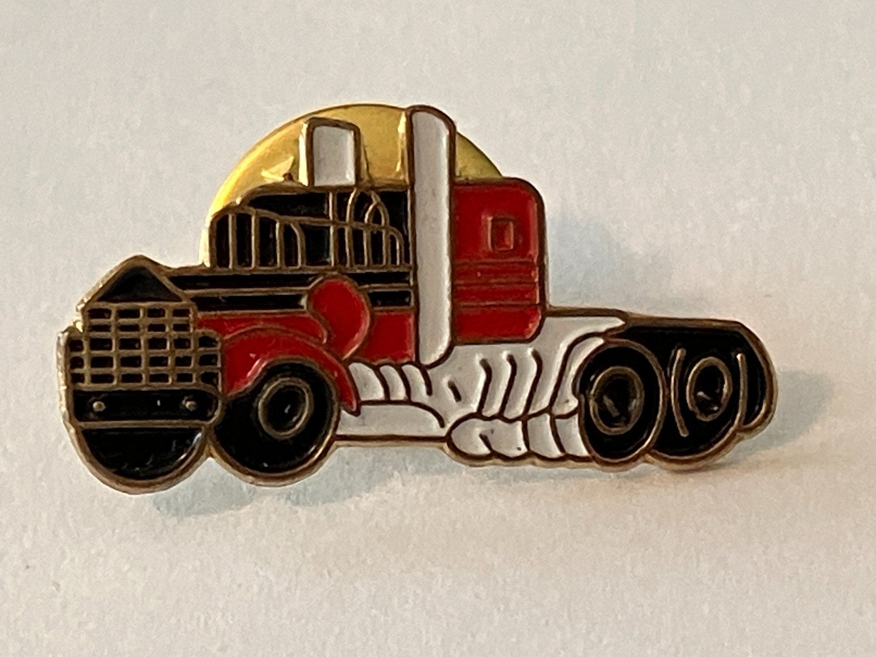 Placchette & Badge: 1 Pin Truck – Usato da Basel venduto da djwwpp