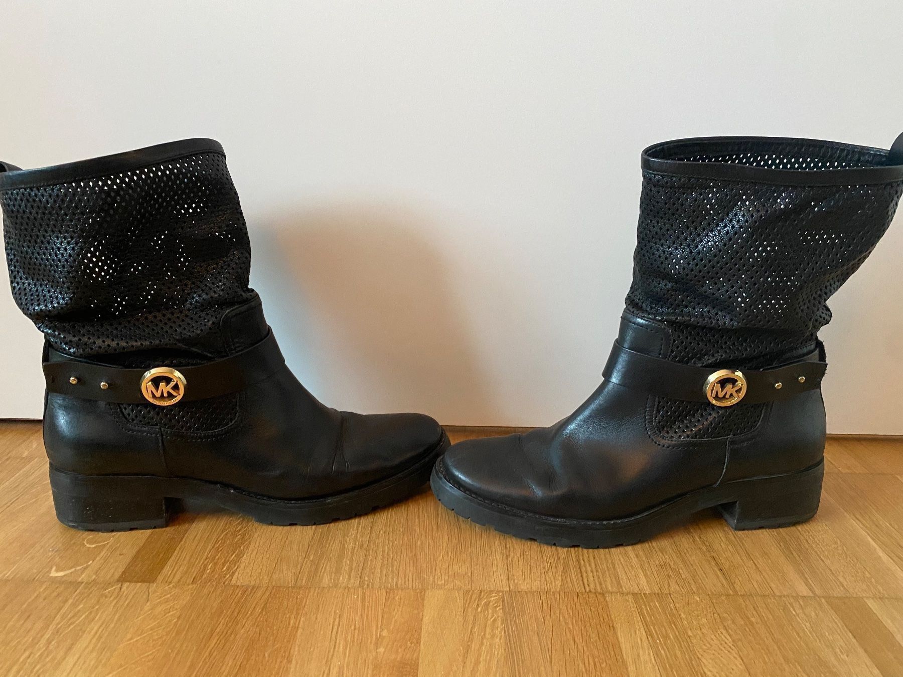 Michael Kors Damenschuhe: Michael Kors - Stiefelette - 9.5M / 40.5 - Leder - NP 350.- – Gebraucht aus Zug von tami12