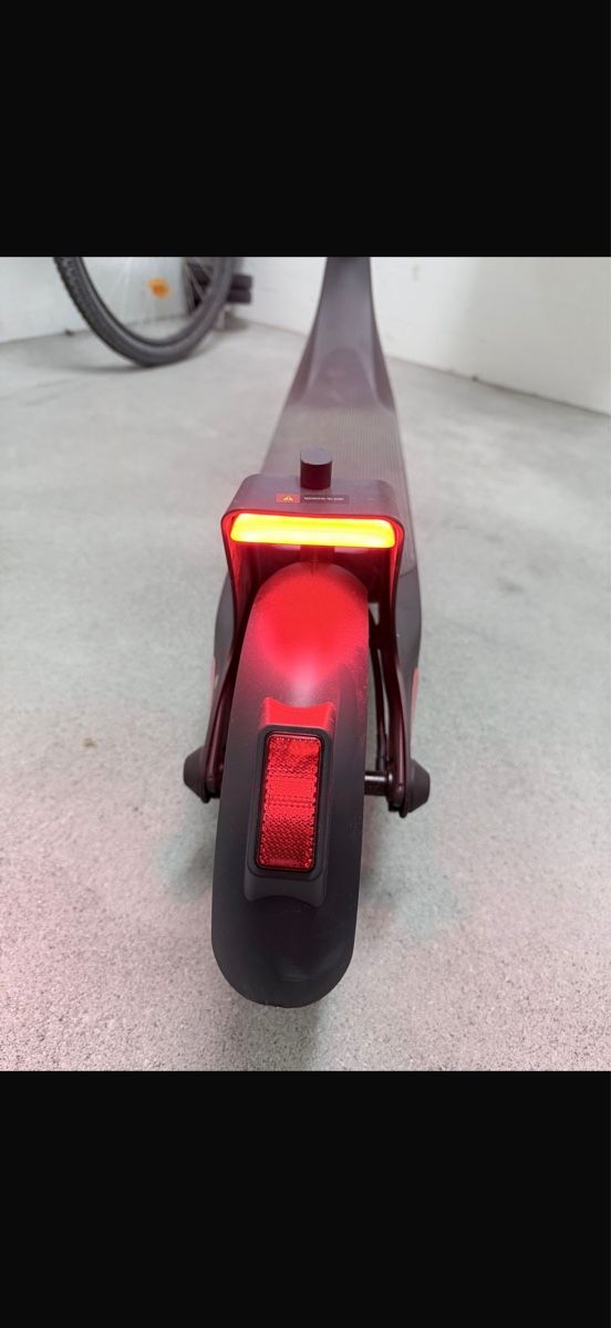 Scooter: E-Scooter mit Blinkerfunktion – Usato da Ennetbürgen venduto da leejlagg 7
