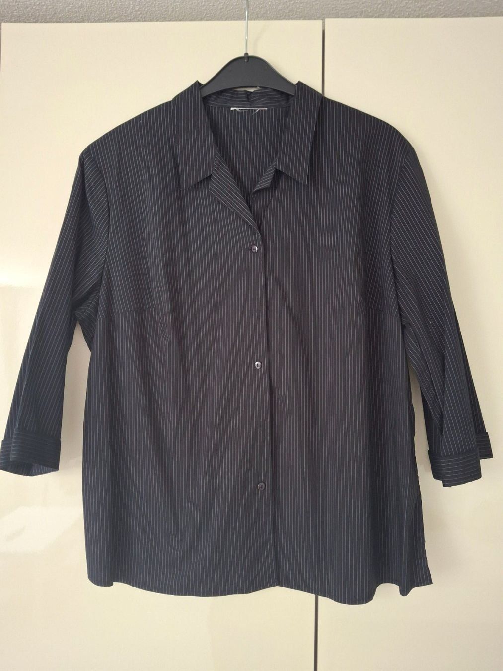 Camicette: Edle Damen Bluse, schwarz gestreift, Grosse Grössen – Usato da WALTERSWIL SO venduto da thb_ybm8