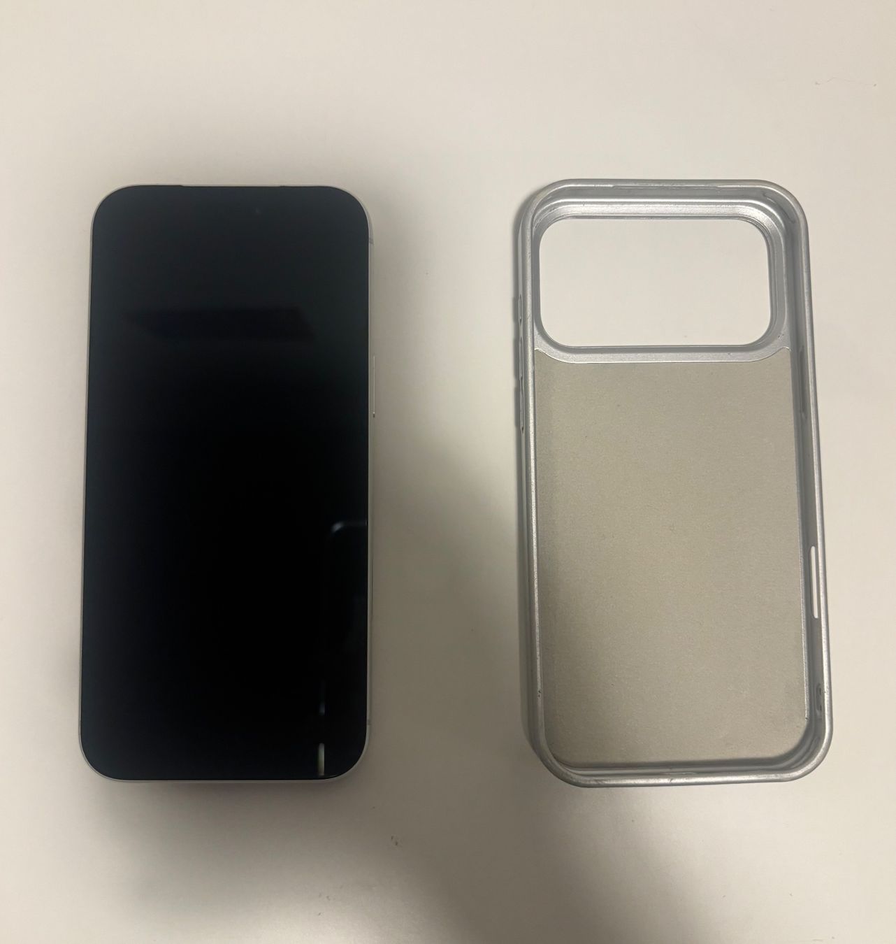 Apple Telefoni cellulari / Smartphones: Apple Iphone 17 Pro Max mit Schutzhülle – Usato da chur venduto da nil_f2bh 2